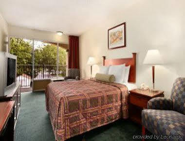 Hotel O Daylight Inn Elkhart I-90, In Room photo